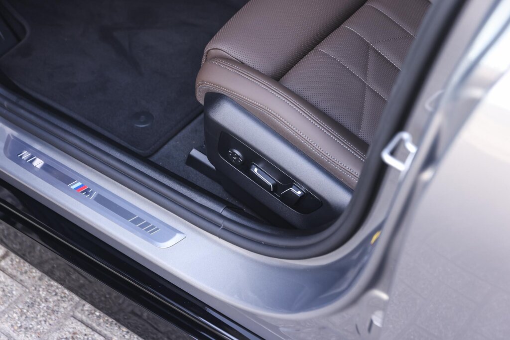 BMW i5 12