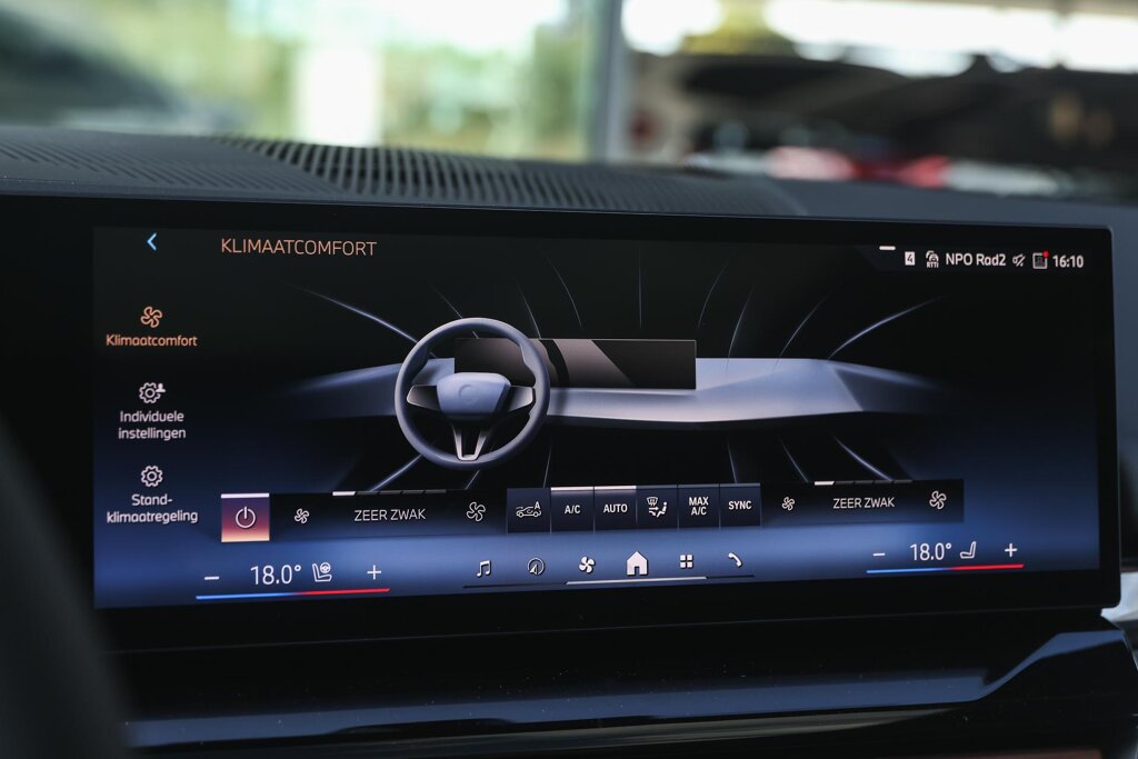 BMW i5 23