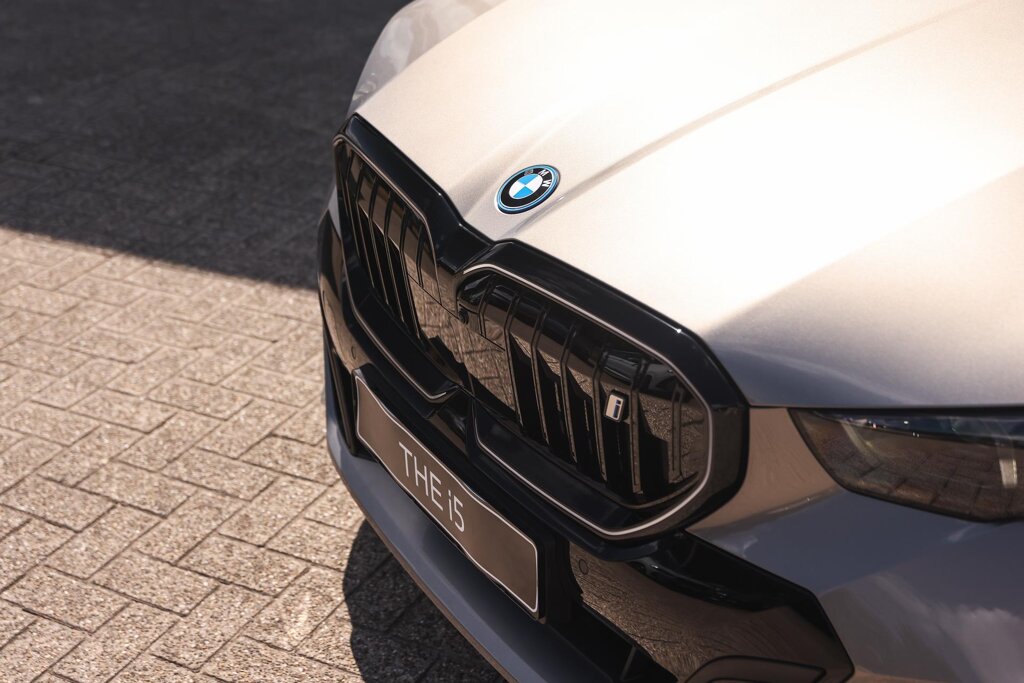 BMW i5 28