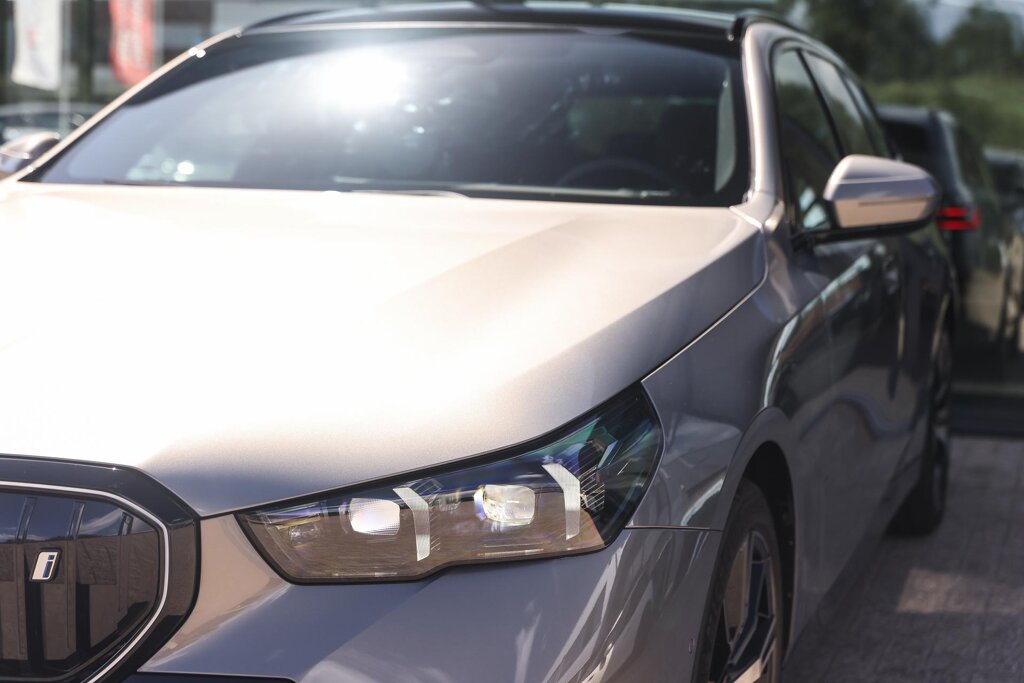 BMW i5 30