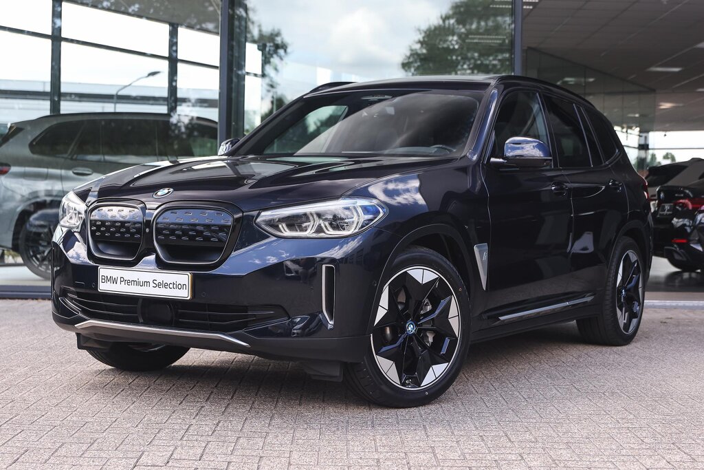 BMW iX3 1