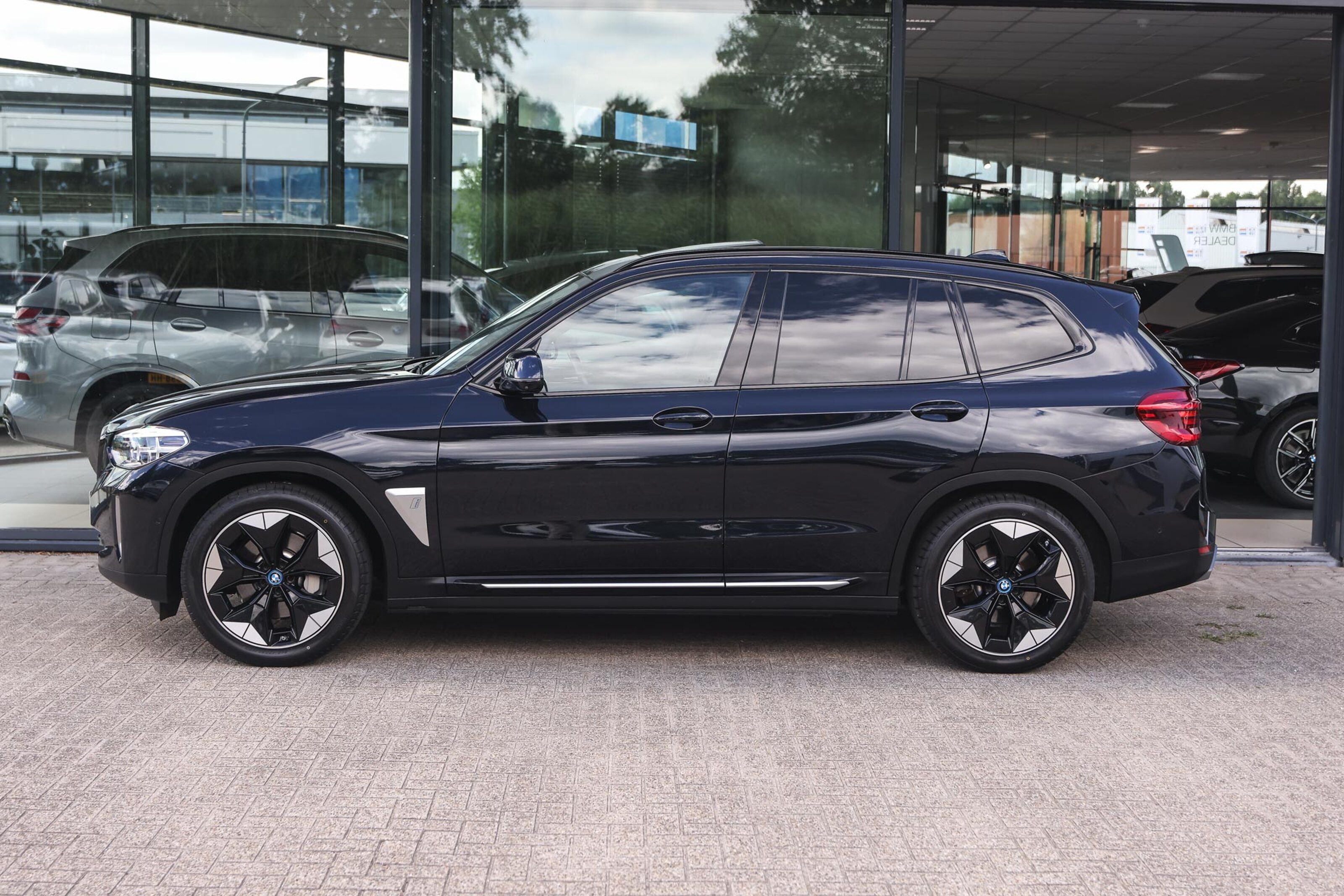 BMW iX3 8