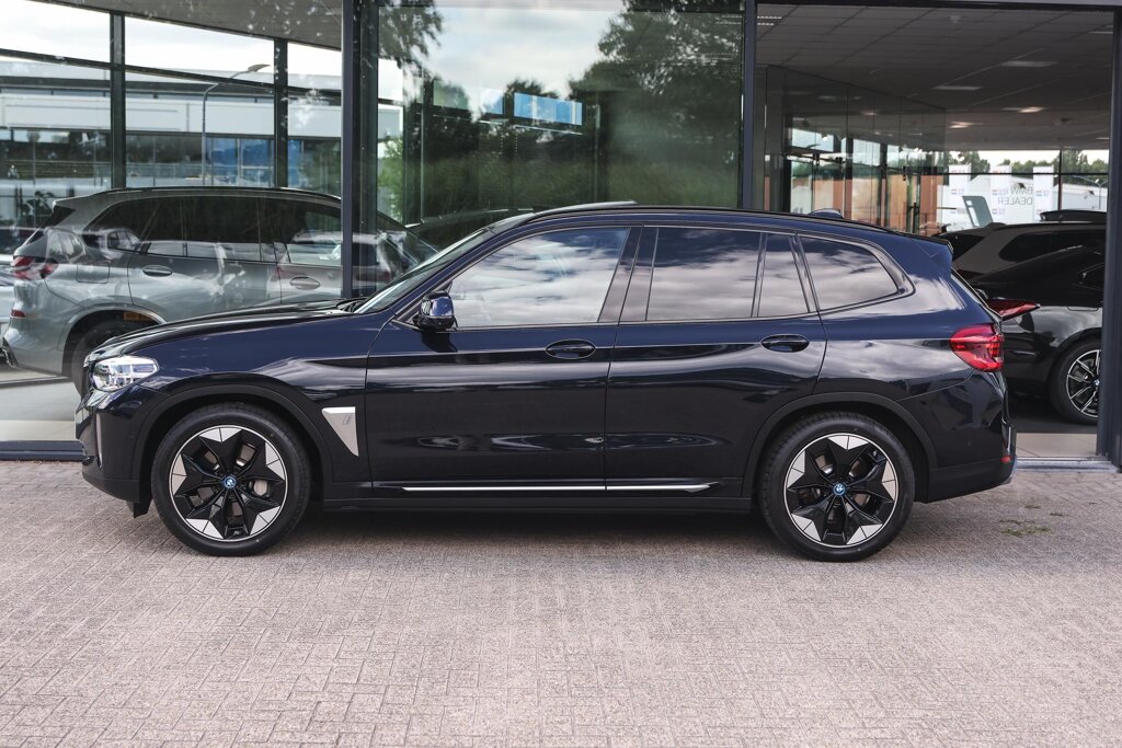 BMW iX3 8