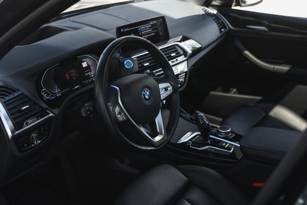 BMW iX3 10
