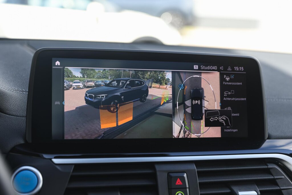 BMW iX3 21
