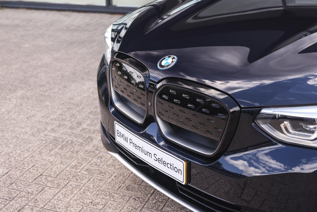 BMW iX3 26