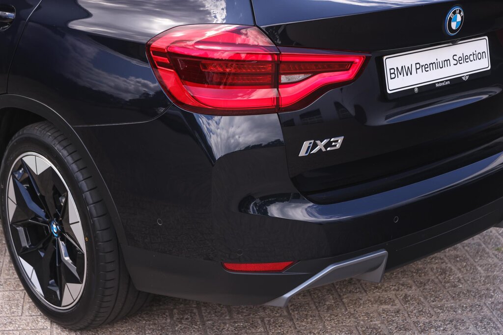 BMW iX3 29