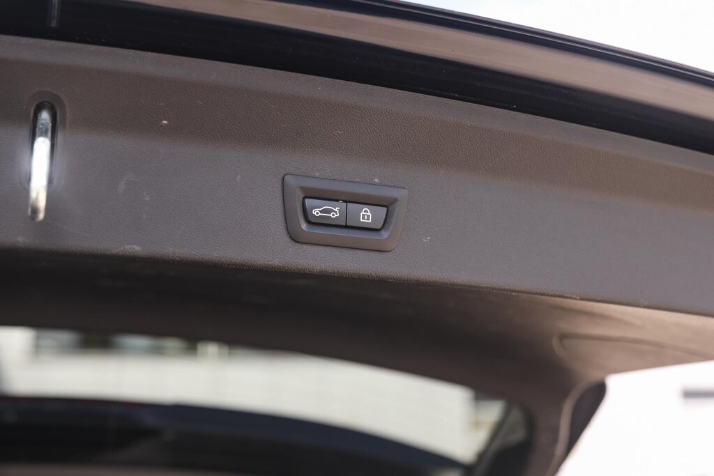 BMW iX3 31