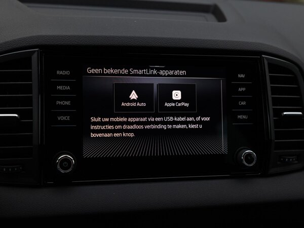 Apple Carplay/Android Auto Apple Carplay/Android Auto