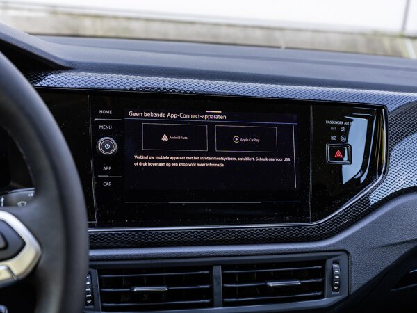 Apple Carplay/Android Auto Apple Carplay/Android Auto