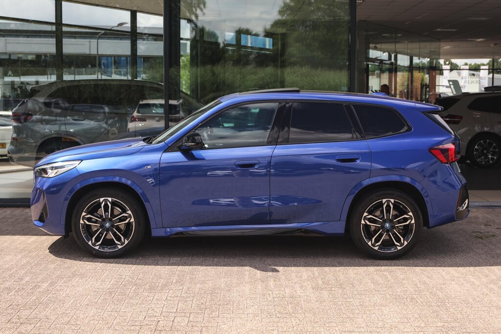 BMW iX1 7