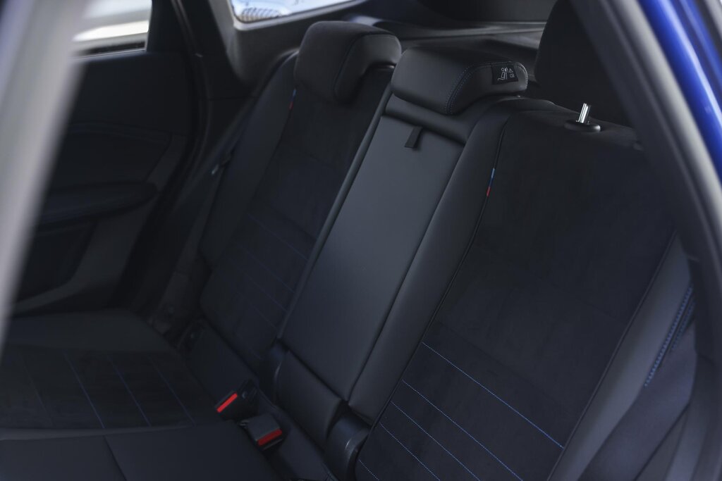 BMW iX1 11