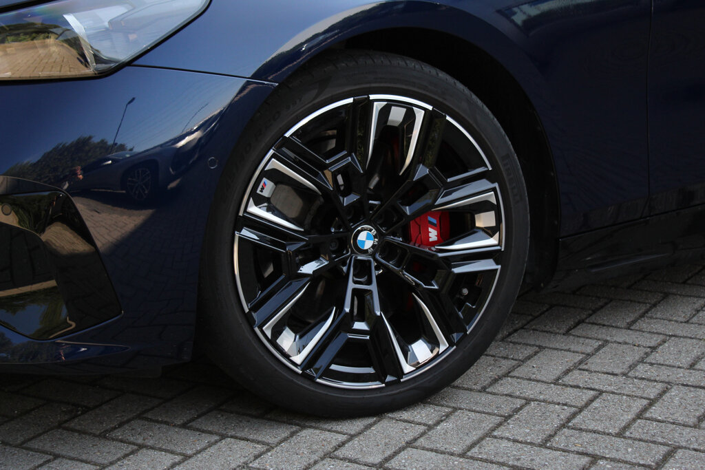 BMW i5 12
