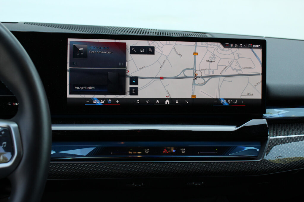 BMW i5 23