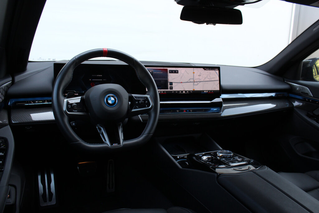 BMW i5 33