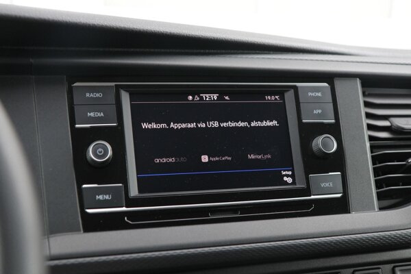Apple CarPlay/Android Auto Apple CarPlay/Android Auto