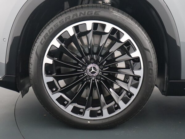 55,9 cm (22 inch) multispaaks lichtmetalen AMG-velgen