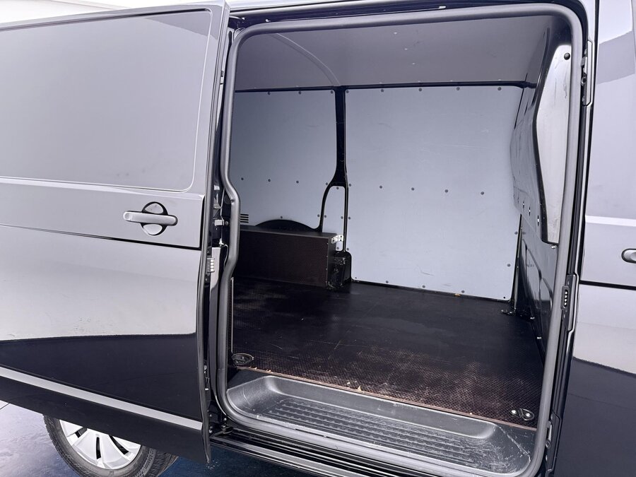 Volkswagen Bedrijfswagens Transporter 2.0 TDI 110 PK L1H1 26 Comfortline