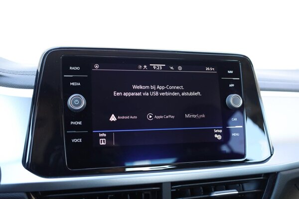 Apple Carplay/Android Auto Apple Carplay/Android Auto
