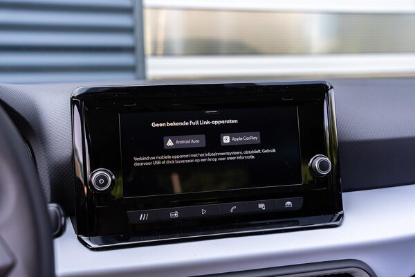 Apple Carplay/Android Auto Apple Carplay/Android Auto