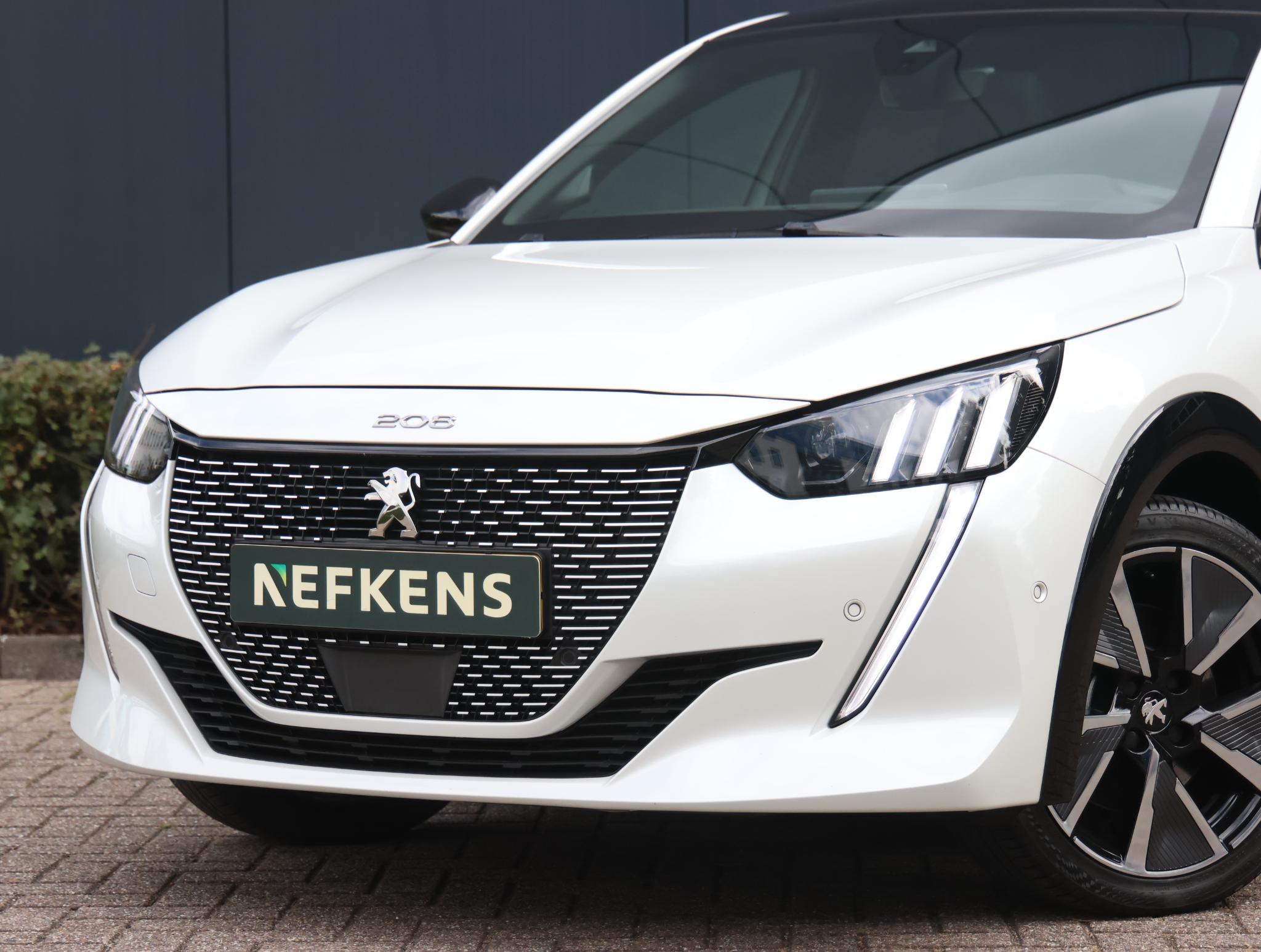 Peugeot e-208
