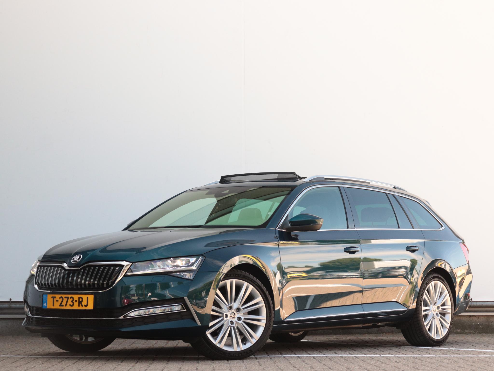 Škoda Superb Combi 1.4 TSI iV Laurin & Klement