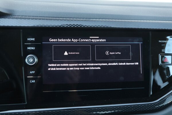 Apple Carplay/Android Auto Apple Carplay/Android Auto