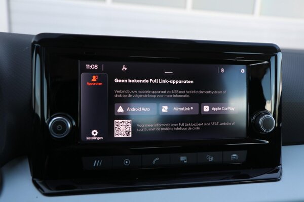 Apple Carplay/Android Auto Apple Carplay/Android Auto