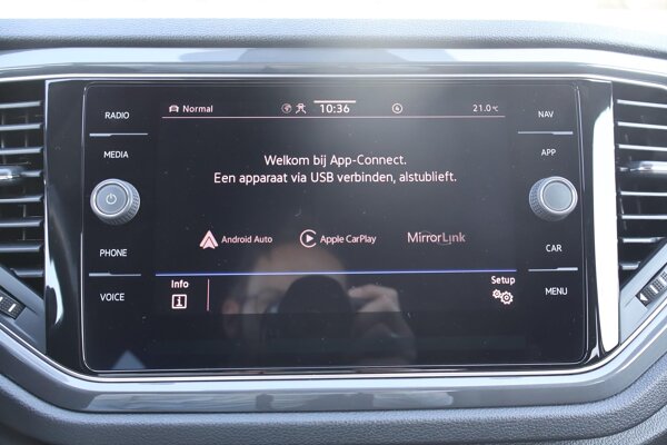 Apple Carplay/Android Auto Apple Carplay/Android Auto