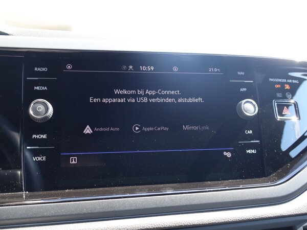 Apple Carplay/Android Auto Apple Carplay/Android Auto