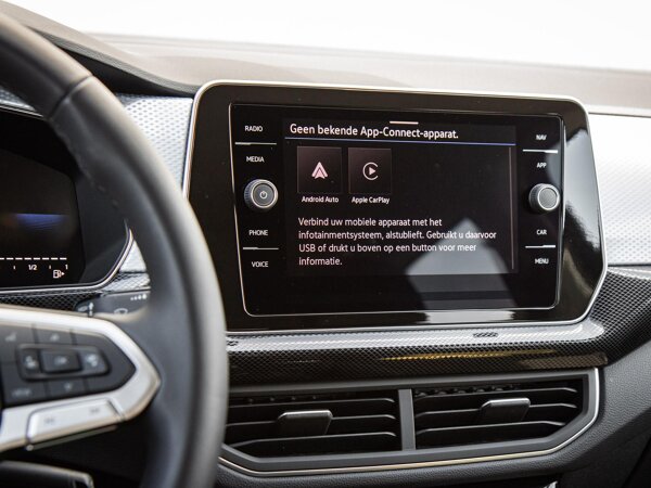 Apple Carplay/Android Auto Apple Carplay/Android Auto