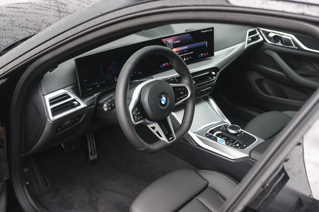 BMW i4 8