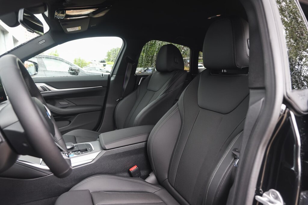 BMW i4 11
