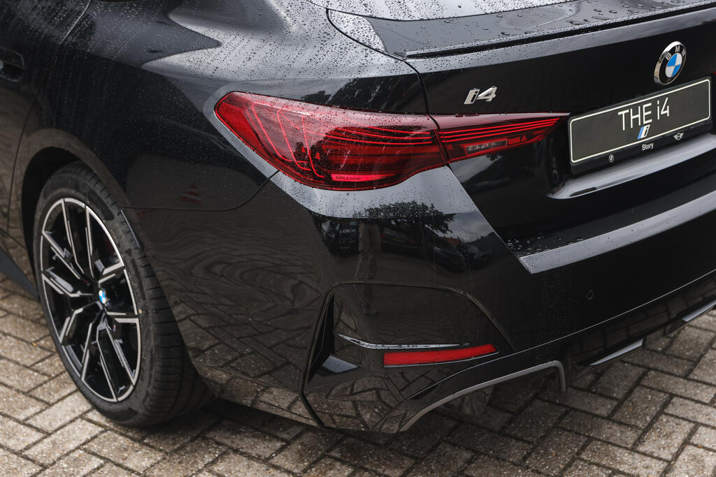 BMW i4 26