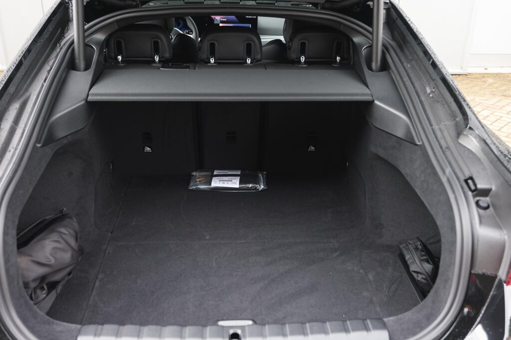 BMW i4 27