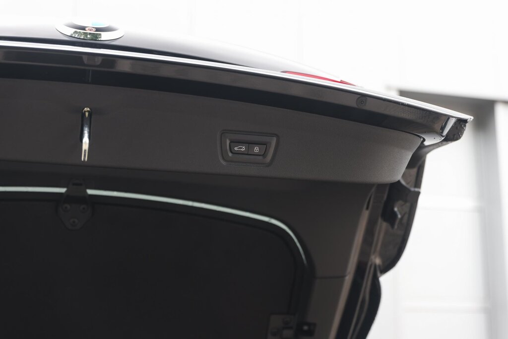 BMW i4 28