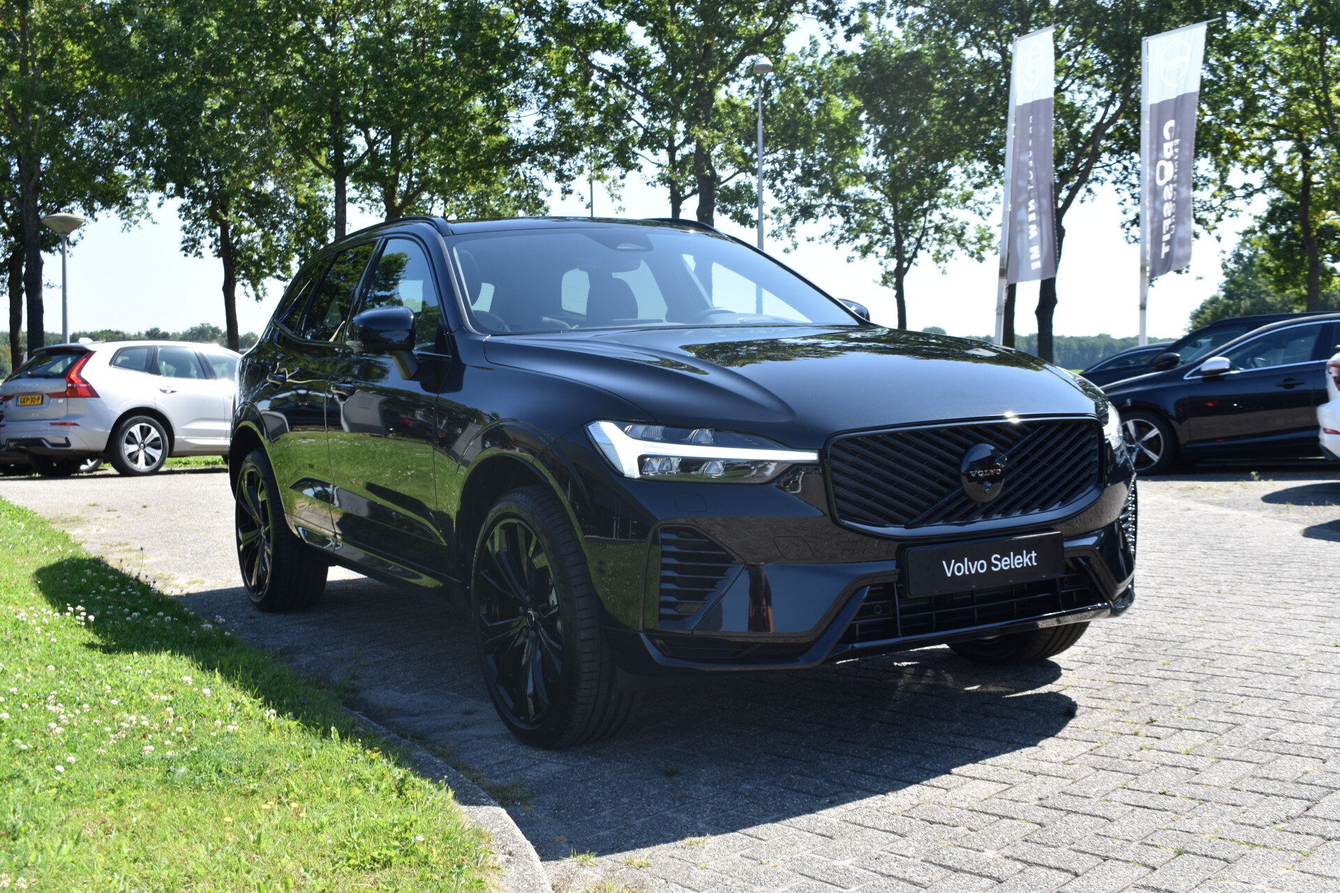 Volvo XC60 T6 AWD 350PK Automaat Plug-in Hybrid Ultra Black Edition - Afbeelding 2