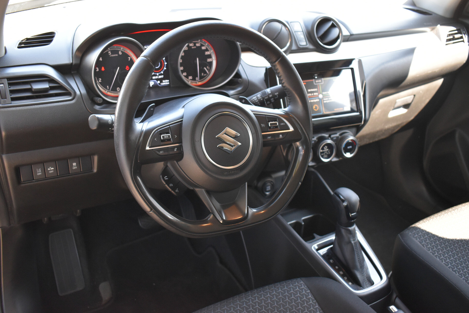 Suzuki Swift 1.0 Stijl Limited Automaat 111pk - Afbeelding 2
