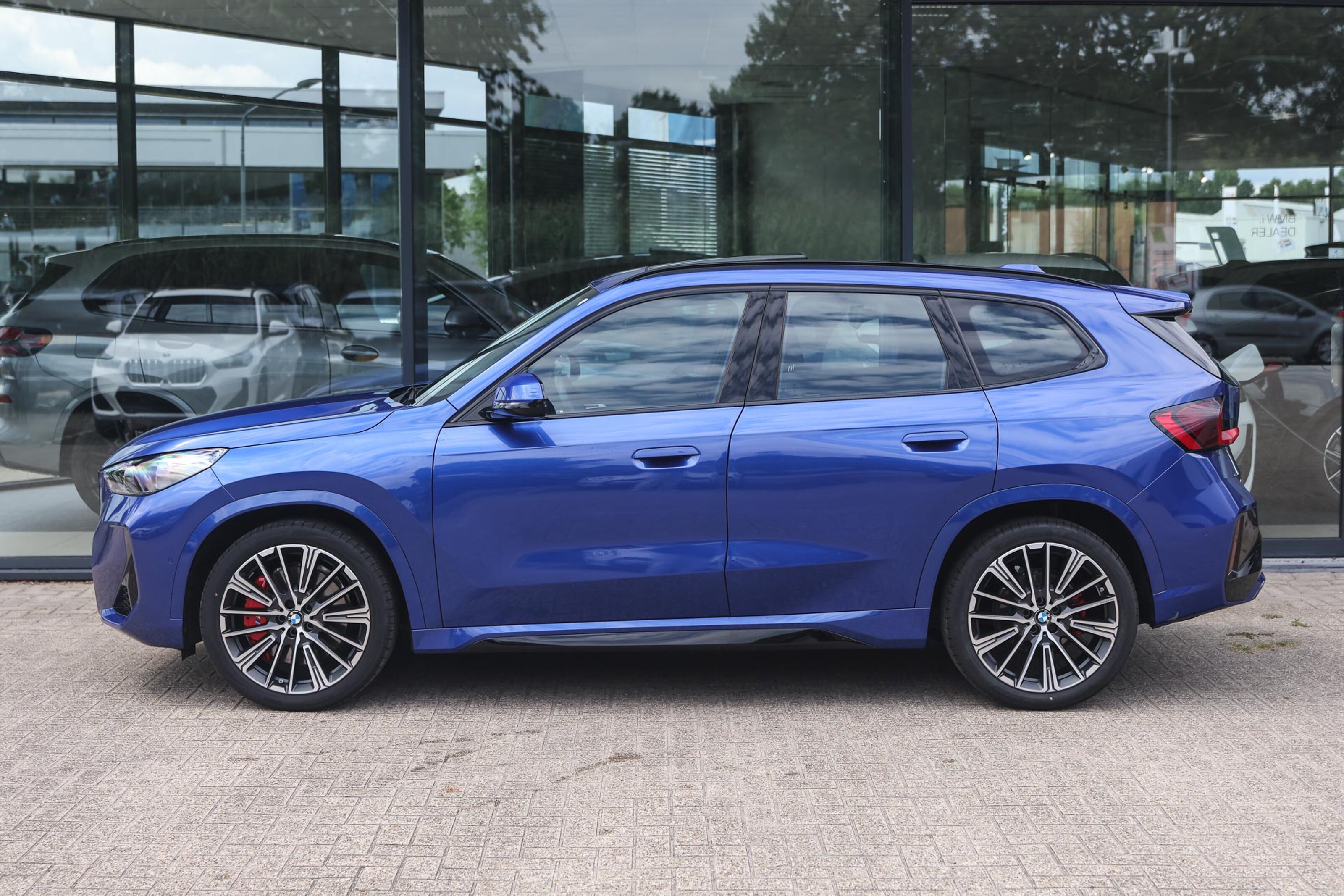 BMW iX1 8