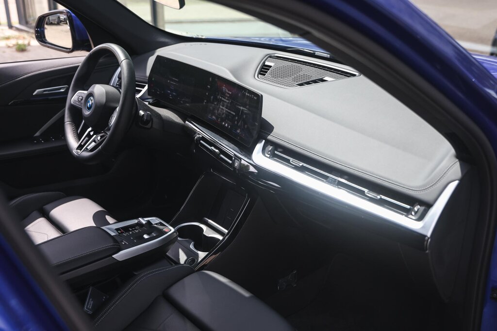 BMW iX1 11
