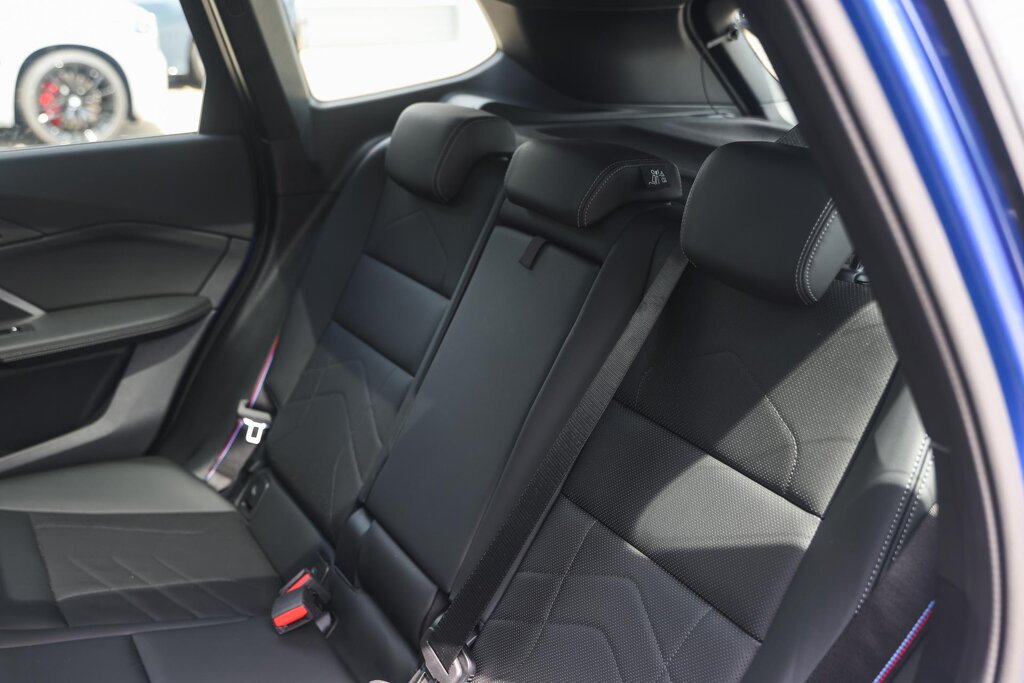 BMW iX1 12