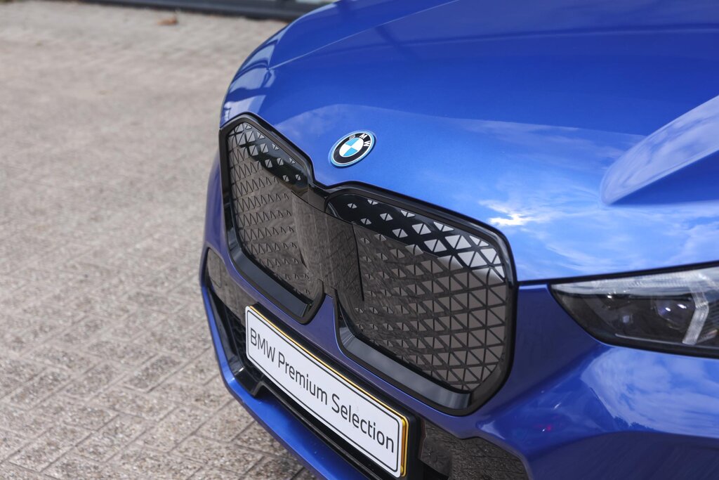 BMW iX1 23
