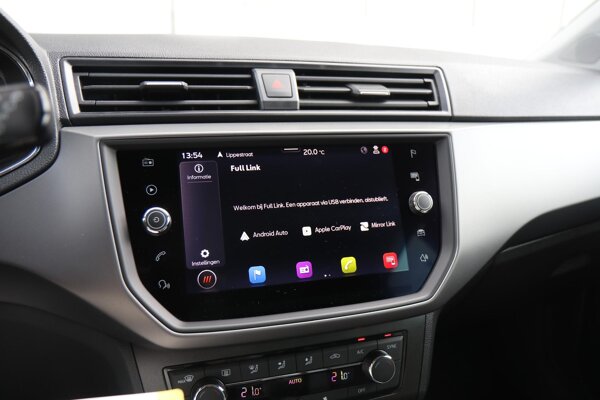 Apple Carplay/Android Auto Apple Carplay/Android Auto