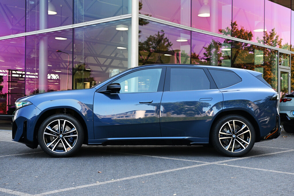 BMW iX3 5