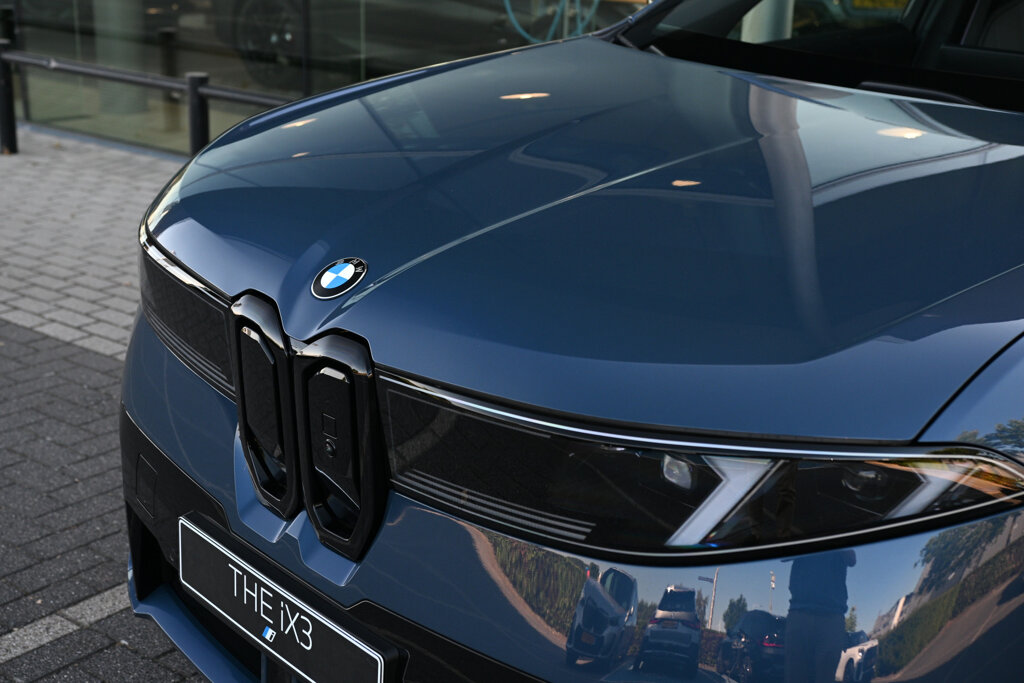 BMW iX3 11