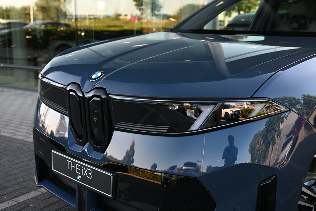 BMW iX3 14