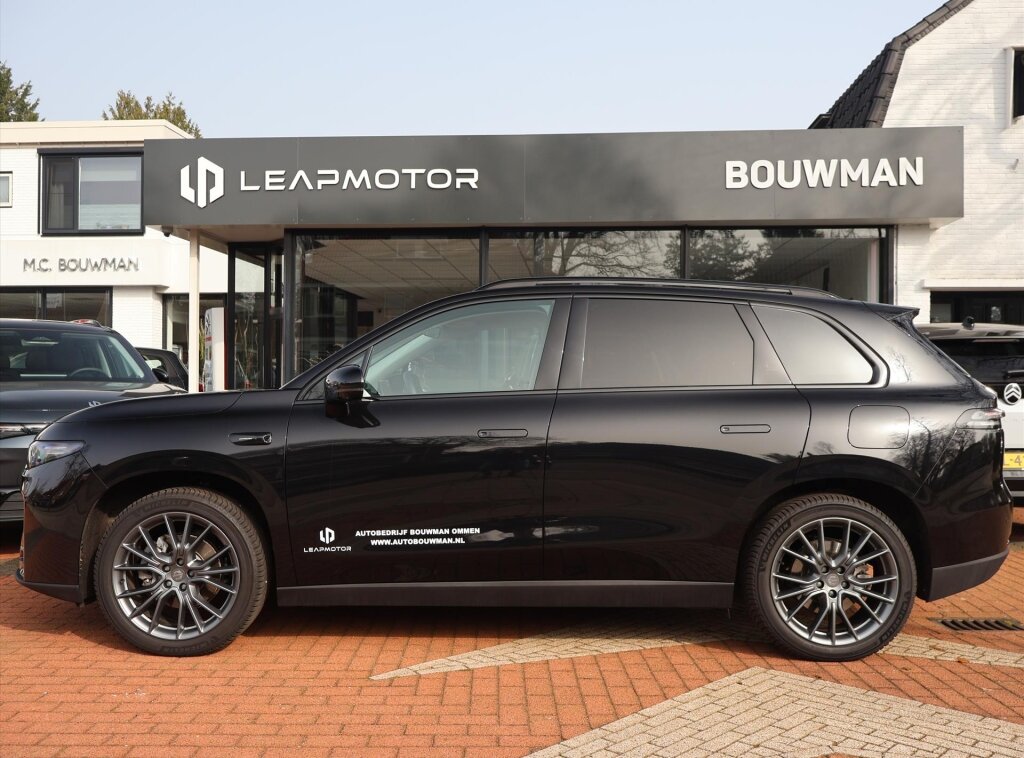 Leapmotor C10 REEV Hybride EV 28,4 kWh 215PK Automaat Design, Rijklaarprijs | Panoramadak | 360 Camera | Adaptieve Cruise - Afbeelding 2