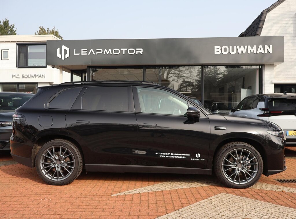 Leapmotor C10 REEV Hybride EV 28,4 kWh 215PK Automaat Design, Rijklaarprijs | Panoramadak | 360 Camera | Adaptieve Cruise - Afbeelding 3
