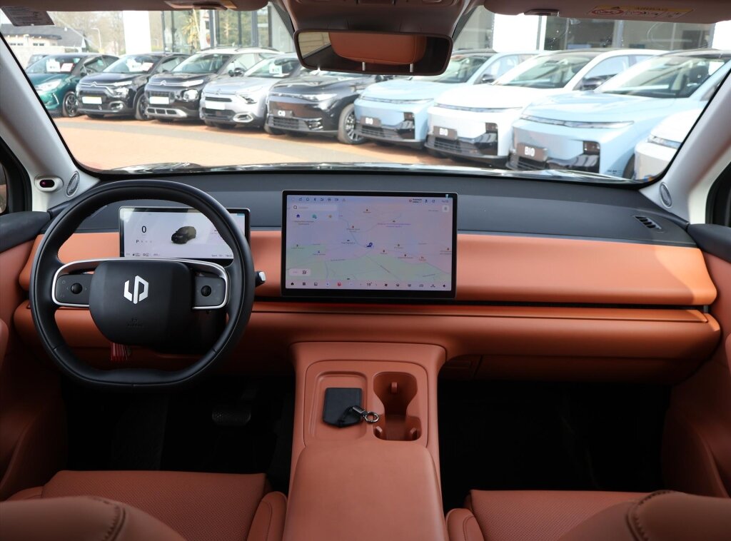 Leapmotor C10 REEV Hybride EV 28,4 kWh 215PK Automaat Design, Rijklaarprijs | Panoramadak | 360 Camera | Adaptieve Cruise - Afbeelding 5
