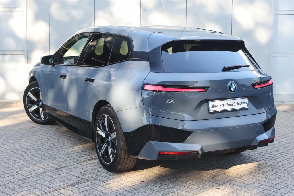 BMW iX 2